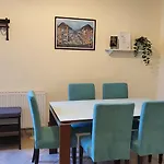 Away From Crowds, Near To Center - Vaskapu Apartment