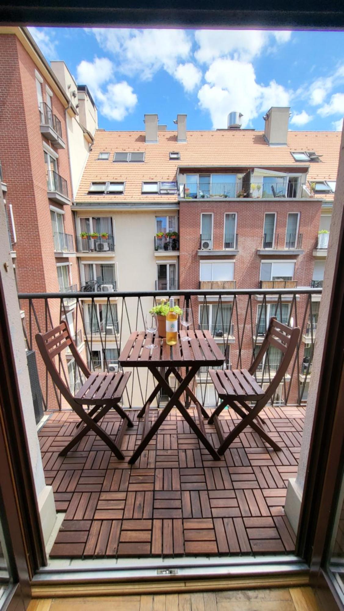 Away From Crowds, Near To Center - Vaskapu Appartement *