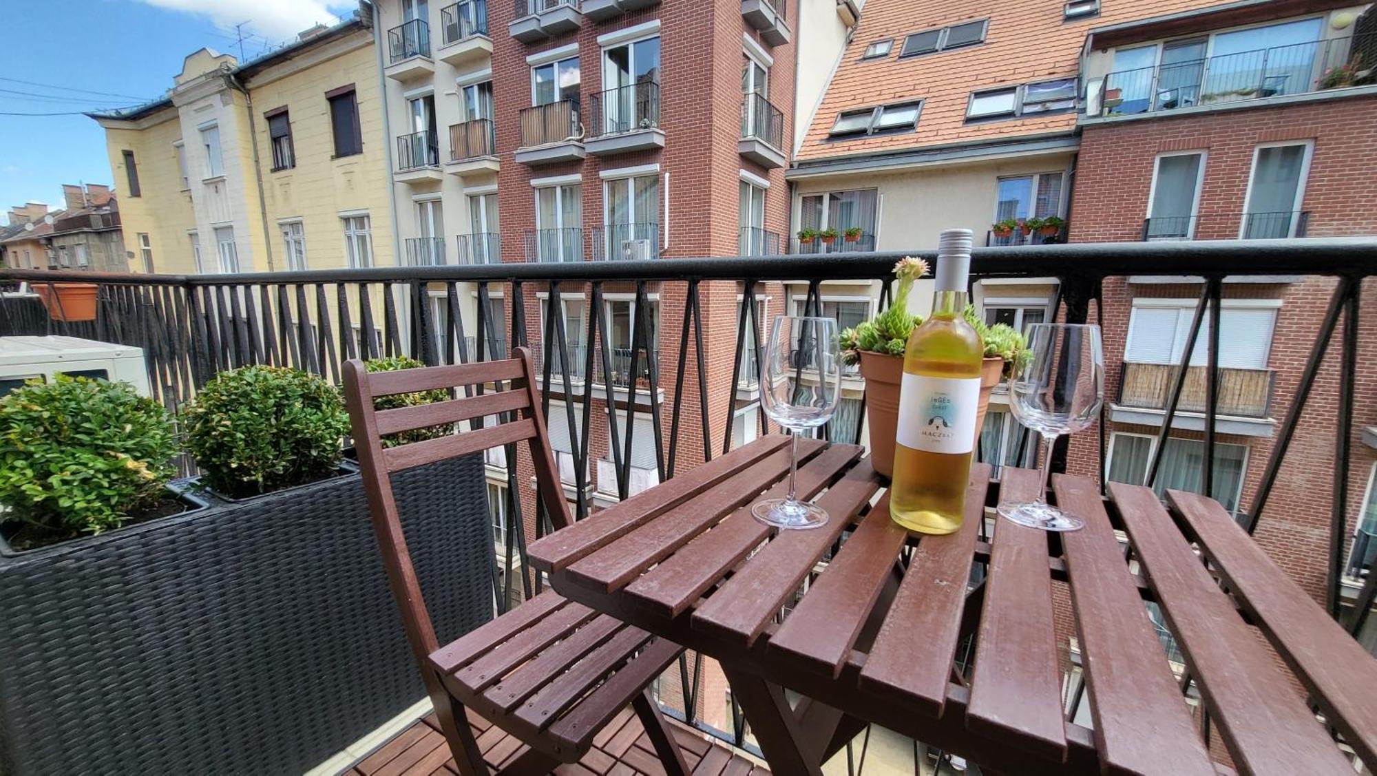 Apartment Away From Crowds, Near To Center - Vaskapu *